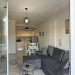 Centre Lions Gate 2 Apartamento *
