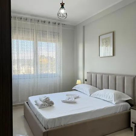 Centre Lions Gate 2 Apartment