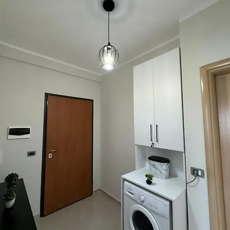 Apartment Centre Lions Gate 2